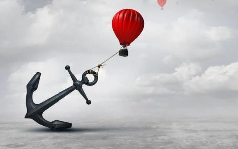 买入后股价先涨后跌，卖不卖？